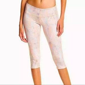 Alo yoga Capri Peach Python leggings